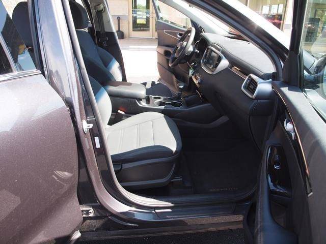 Used 2019 Kia Sorento AWD V6 image 6