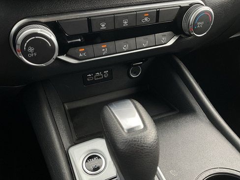 Used 2025 Nissan Altima 2.5 SV FWD image 19