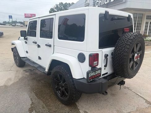 Used 2014 Jeep Wrangler Unlimited Sahara AWD/4WD image 8
