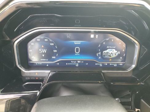 Used 2022 Chevrolet Silverado 1500 High Country w/ Technology Package image 13