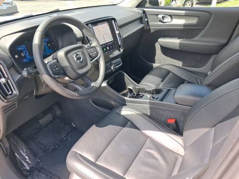 Used 2024 Volvo XC40 B5 Core AWD/4WD image 10