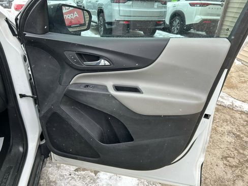 Used 2020 Chevrolet Equinox LS image 16