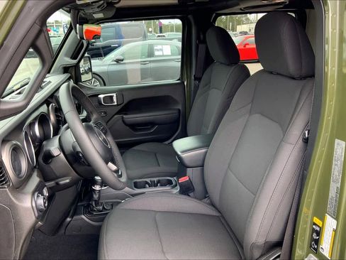 Used 2023 Jeep Gladiator Sport image 7