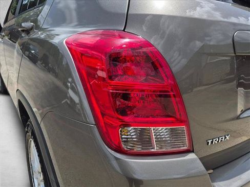 Used 2021 Chevrolet Trax LS FWD image 10