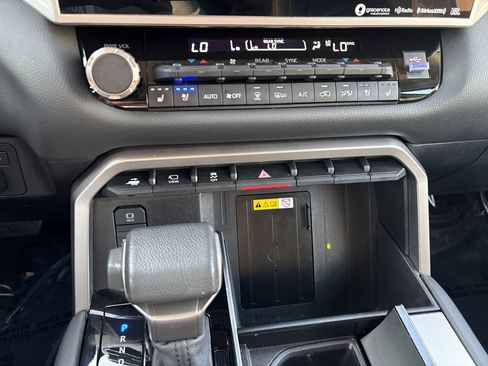 Used 2024 Toyota Sequoia Limited w/ Tow Technology Package AWD/4WD image 31