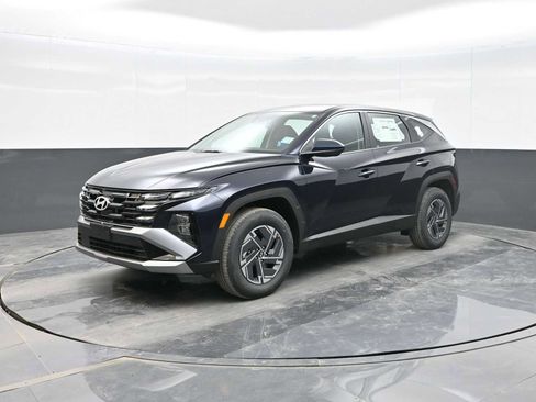 New 2026 Hyundai Tucson Blue SE image 3
