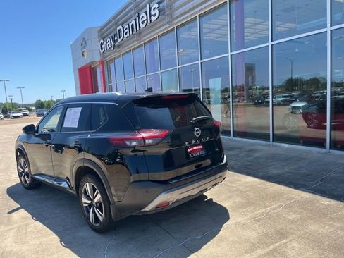 Used 2023 Nissan Rogue SL w/ SL Premium Package FWD image 2