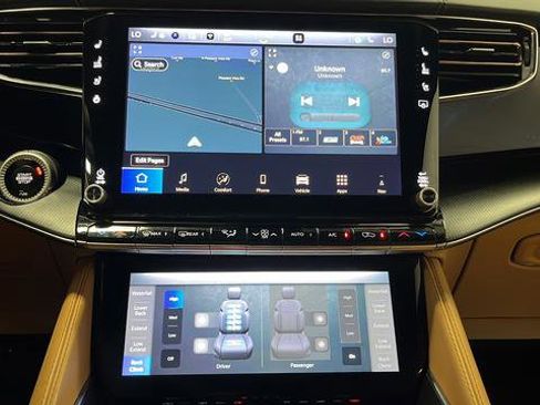 Used 2024 Jeep Grand Wagoneer Series III w/ Rear Seat Video Group 1 image 13