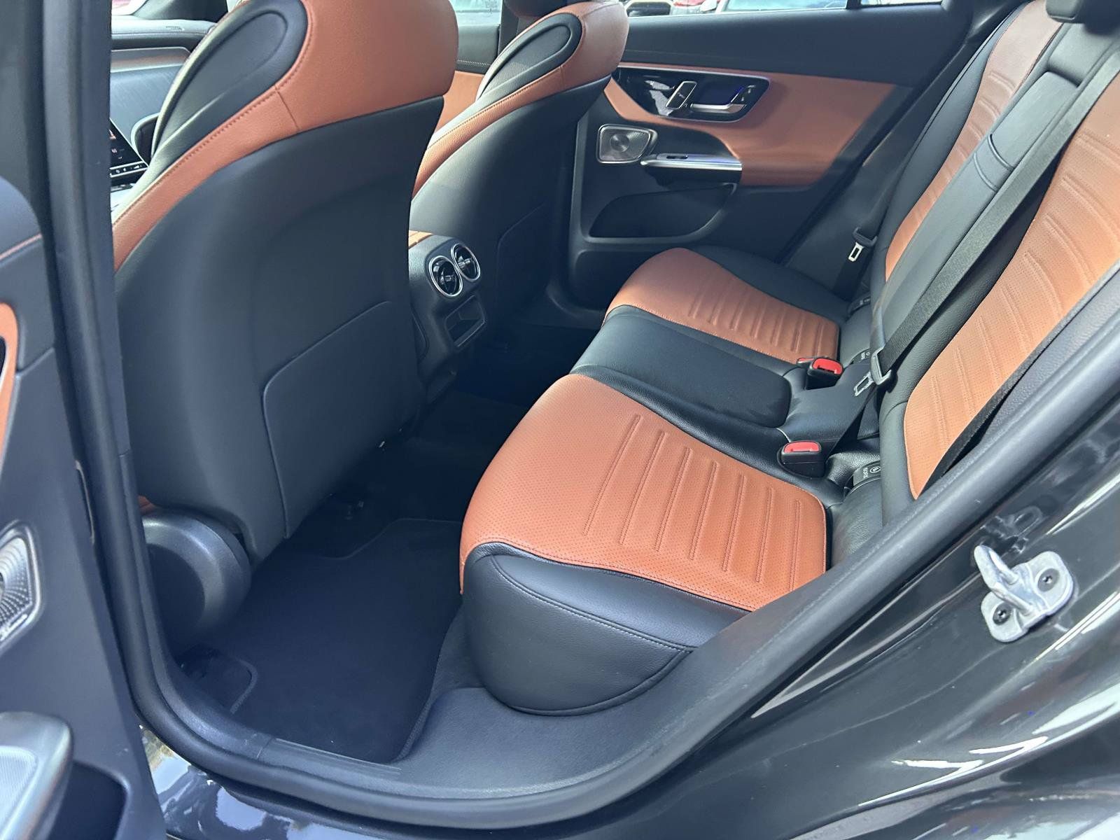 Used 2024 Mercedes-Benz GLC 300 4MATIC image 40