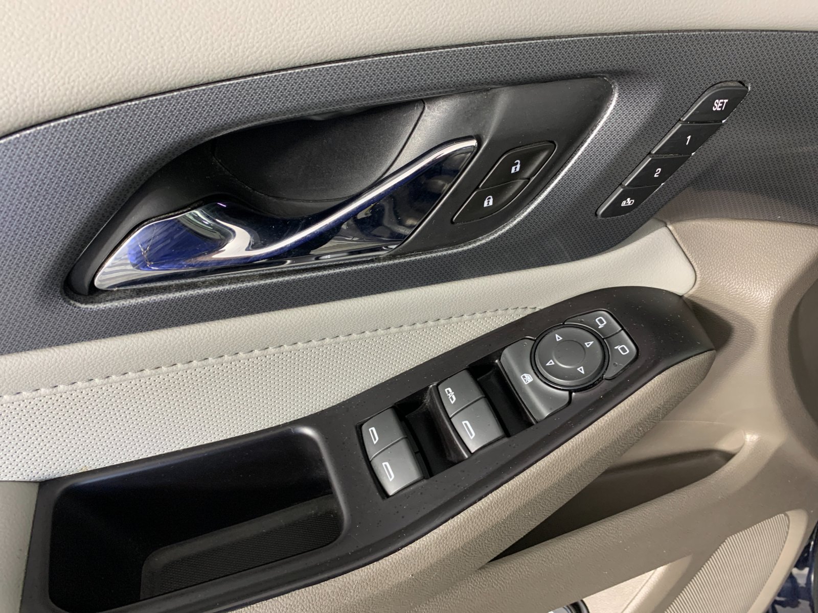 Used 2020 Chevrolet Traverse Premier w/ LPO, Floor Liner Package FWD image 14