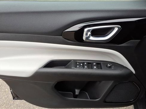 New 2026 Jeep Compass Limited image 17