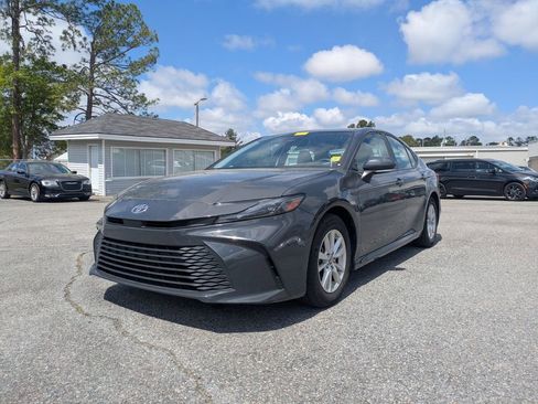Used 2025 Toyota Camry LE image 8