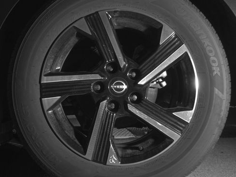 Used 2025 Nissan Sentra SV image 14