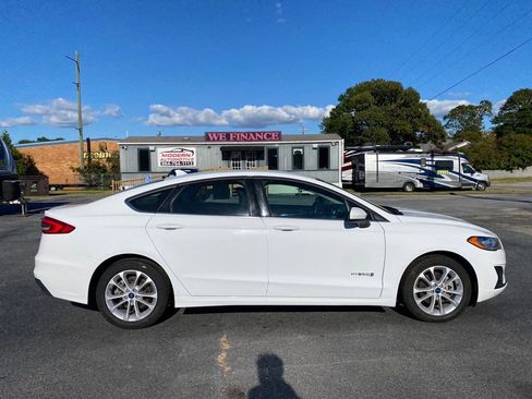 Used 2019 Ford Fusion SE image 5