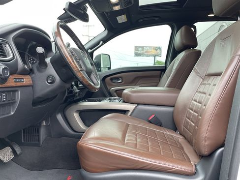 Used 2021 Nissan Titan Platinum Reserve w/ Moonroof Package AWD/4WD image 10