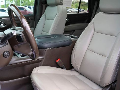 Used 2021 Chevrolet Tahoe Z71 w/ Luxury Package AWD/4WD image 15