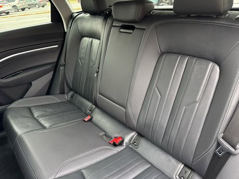 Used 2022 Audi e-tron Premium w/ Convenience Plus Package image 28