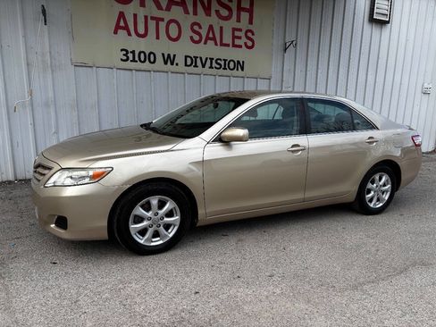 Used 2011 Toyota Camry LE image 8