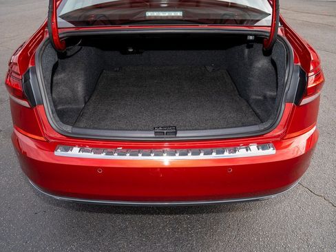 Used 2022 Volkswagen Passat 2.0T image 5