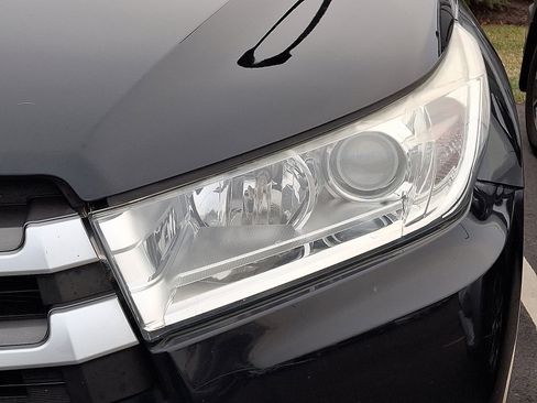 Used 2019 Toyota Highlander XLE image 7