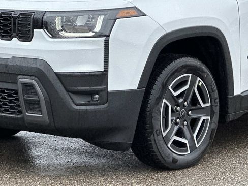 New 2026 Jeep Cherokee Laredo image 7