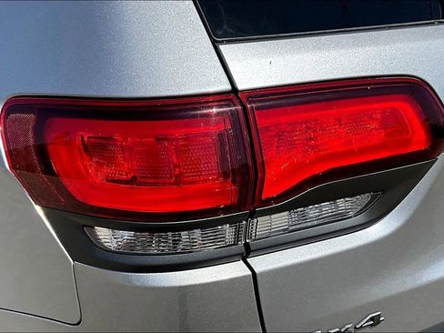 Used 2019 Jeep Grand Cherokee Trailhawk AWD/4WD image 24