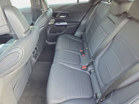 Used 2025 Mercedes-Benz GLC 300 4MATIC image 14