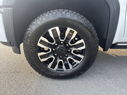New 2026 GMC Sierra 2500 Denali Ultimate AWD/4WD image 19
