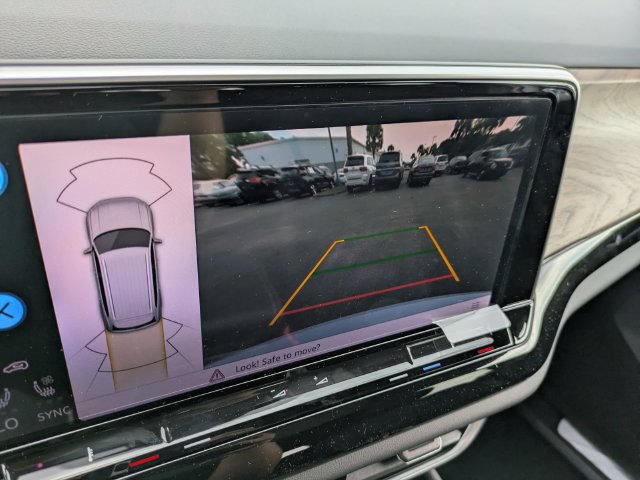 New 2026 Volkswagen Atlas SE FWD image 23