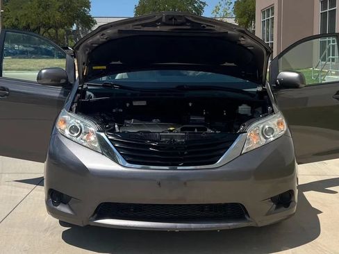 Used 2013 Toyota Sienna LE FWD image 13