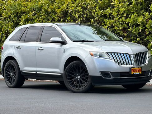 Used 2012 Lincoln MKX AWD image 2