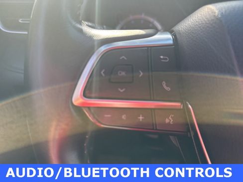 Used 2020 Toyota Highlander LE image 17