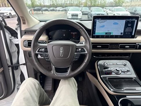 Used 2023 Lincoln Nautilus Reserve image 20