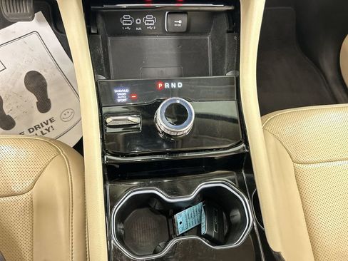 Used 2021 Jeep Grand Cherokee L Limited w/ Luxury Tech Group II AWD/4WD image 18