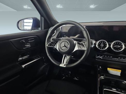 New 2025 Mercedes-Benz GLB 250 4MATIC image 4