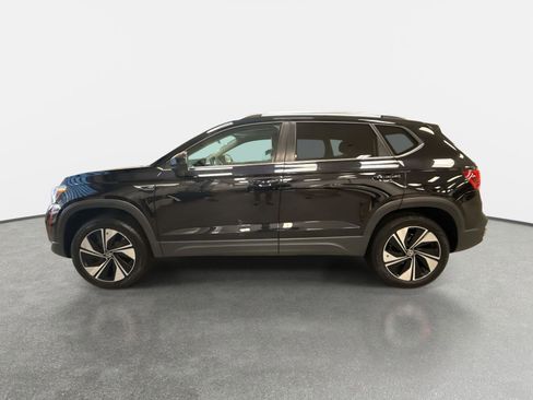 Certified 2024 Volkswagen Taos SE image 8