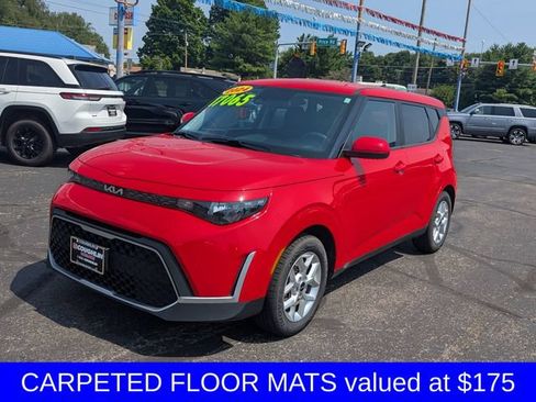 Used 2024 Kia Soul LX w/ Option Group 015 FWD image 3