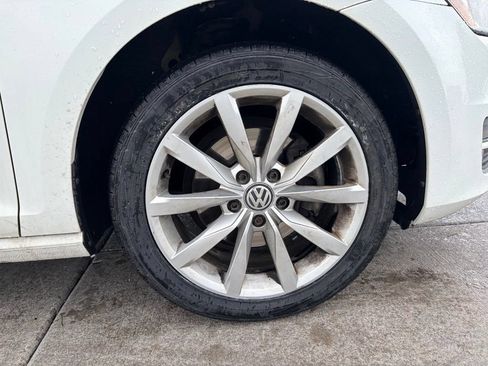 Used 2017 Volkswagen Golf SportWagen FWD image 12