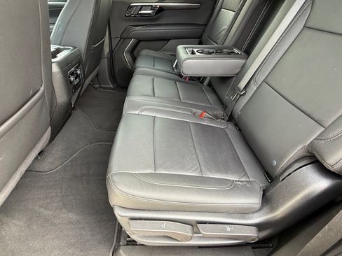 Used 2025 Chevrolet Tahoe LT AWD/4WD image 11