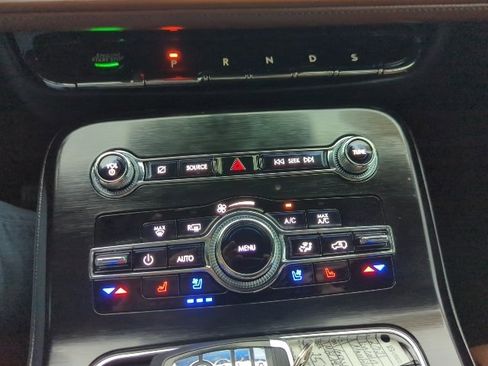 Used 2021 Lincoln Nautilus Reserve w/ Equipment Group 201A image 11