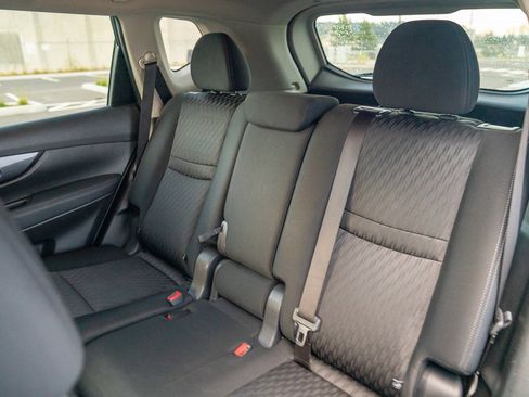 Used 2019 Nissan Rogue SV image 21