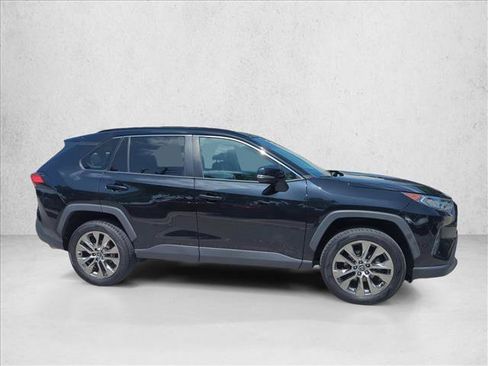 Used 2020 Toyota RAV4 XLE Premium AWD/4WD image 4