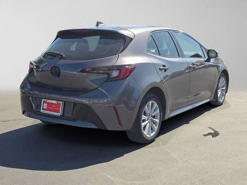 Used 2023 Toyota Corolla SE FWD image 3
