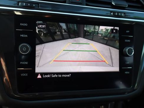 Used 2021 Volkswagen Tiguan SE w/ Panoramic Sunroof Package FWD image 39