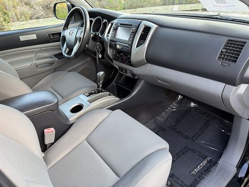 Used 2013 Toyota Tacoma PreRunner image 12
