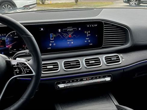 Used 2024 Mercedes-Benz GLS 450 4MATIC image 9