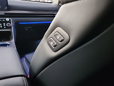 Used 2025 Genesis GV80 3.5T Prestige image 27