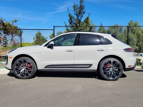 Certified 2023 Porsche Macan S image 2