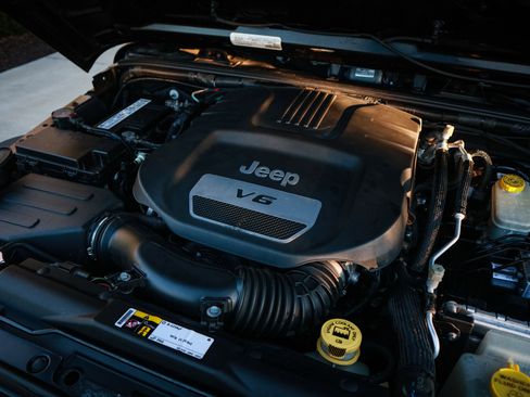 Used 2016 Jeep Wrangler Sport image 32