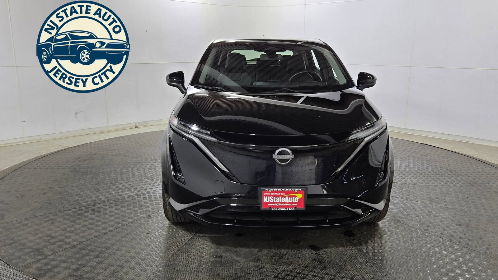 Used 2023 Nissan Ariya AWD image 2